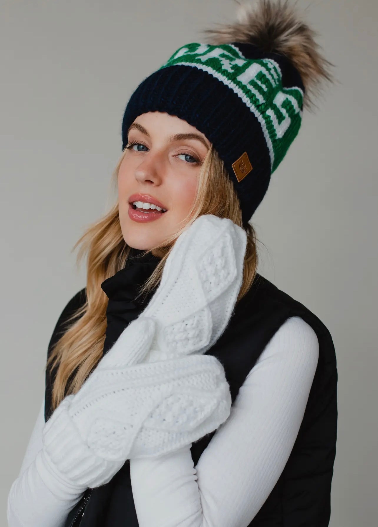 Après Knit Hat with Faux Fur Pom